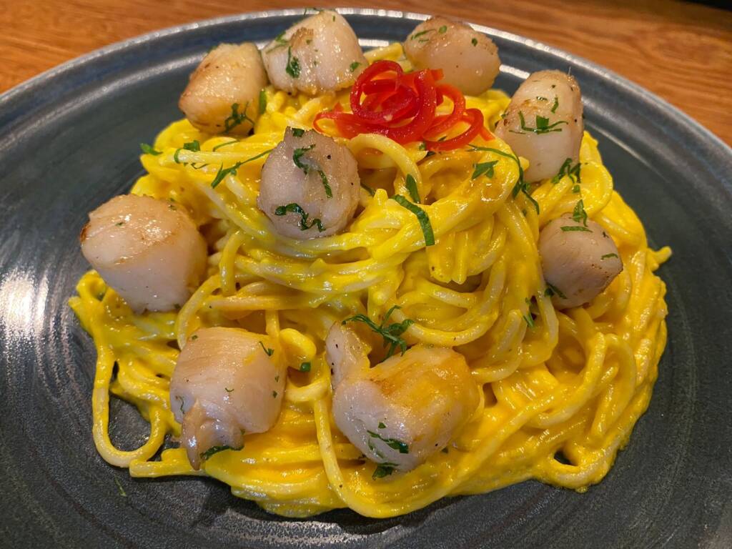 Spaghetti huancaina con Tallos