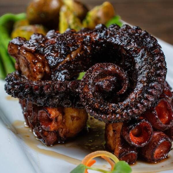 Pulpo en salsa Parrillera